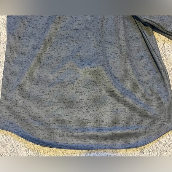 Under Armour Loose Grey Heat Gear! - Picture 4 of 4